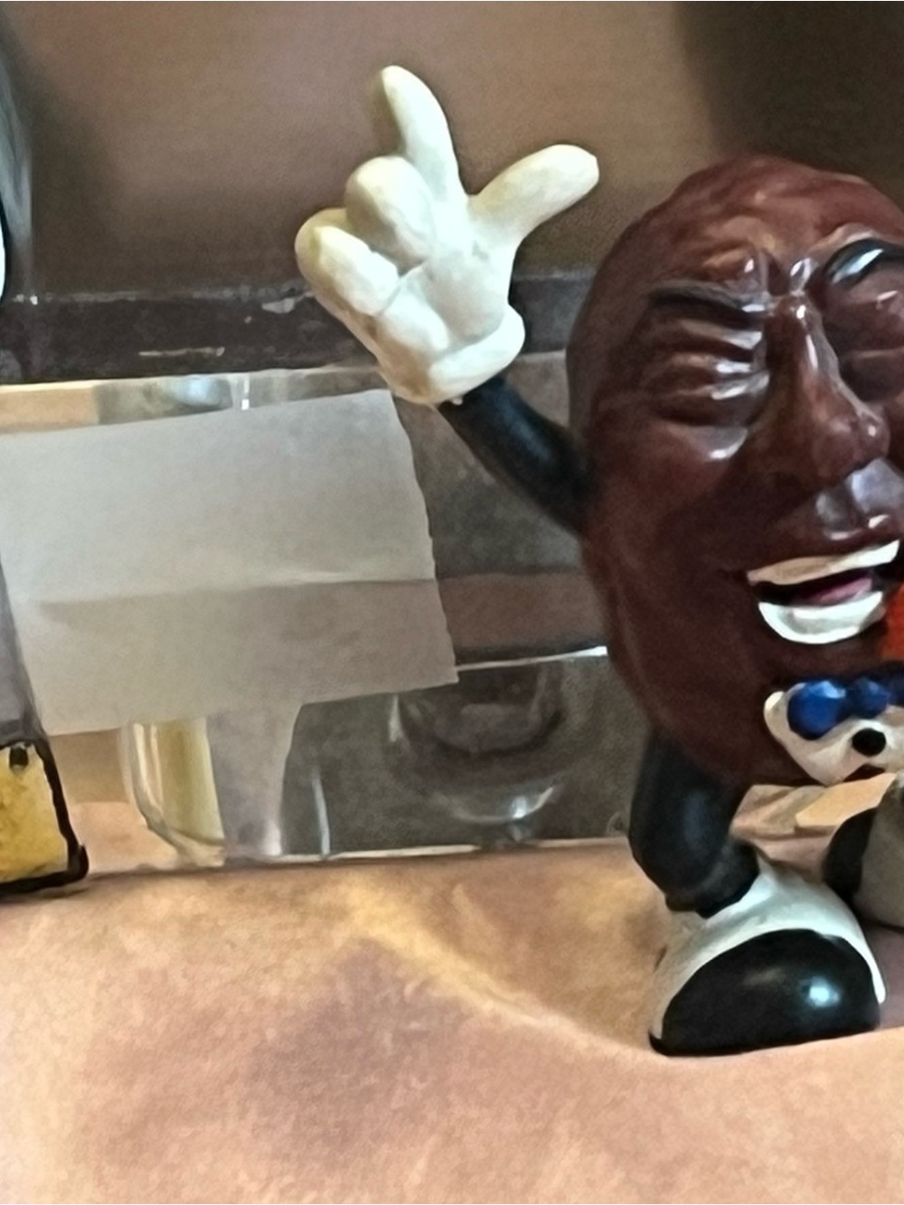 vintage 1987 Applause California Raisins singing figurine holding a microphone.
